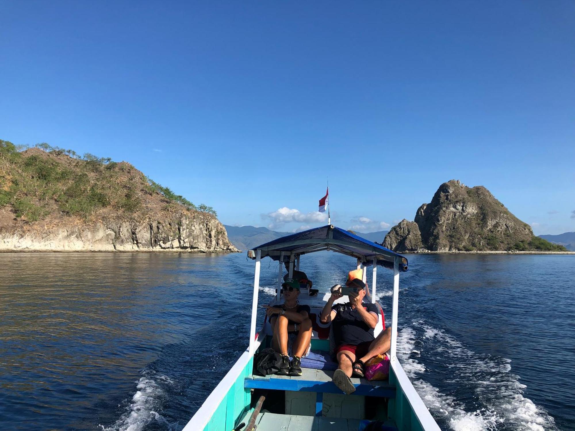 Dua Putri Komodo Homestay Kültér fotó