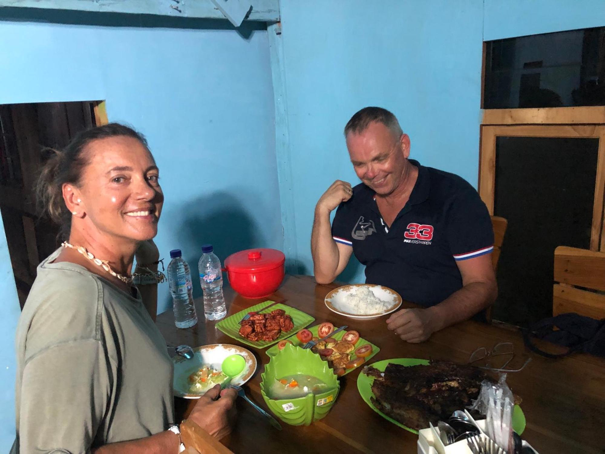 Dua Putri Komodo Homestay Kültér fotó