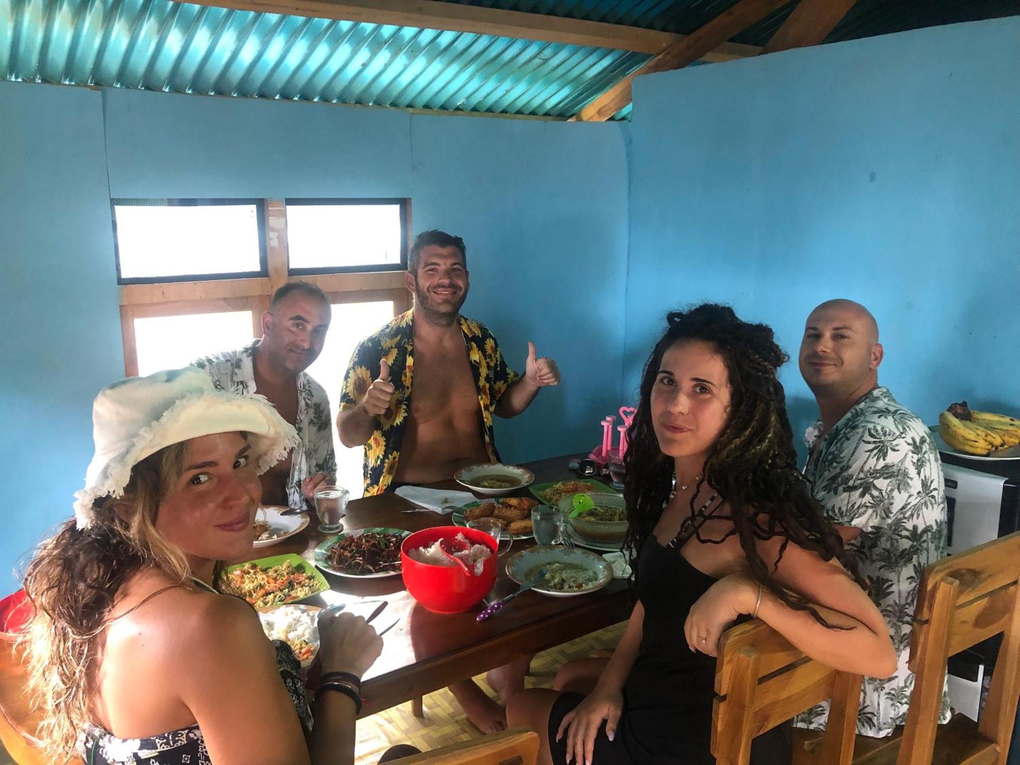 Dua Putri Komodo Homestay Kültér fotó
