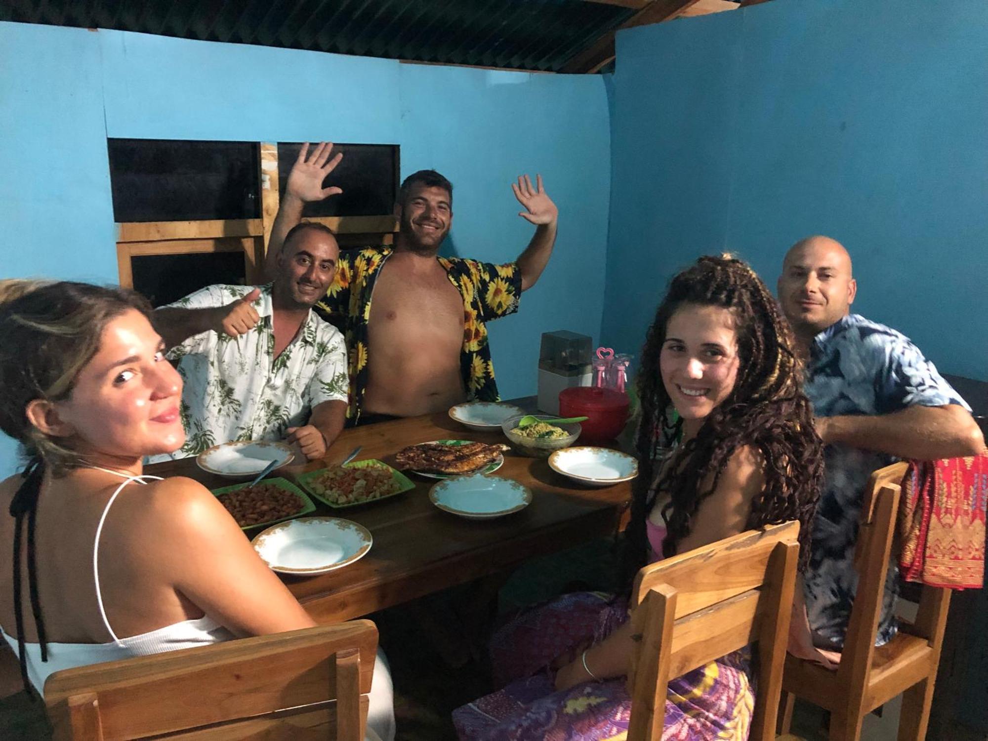 Dua Putri Komodo Homestay Kültér fotó