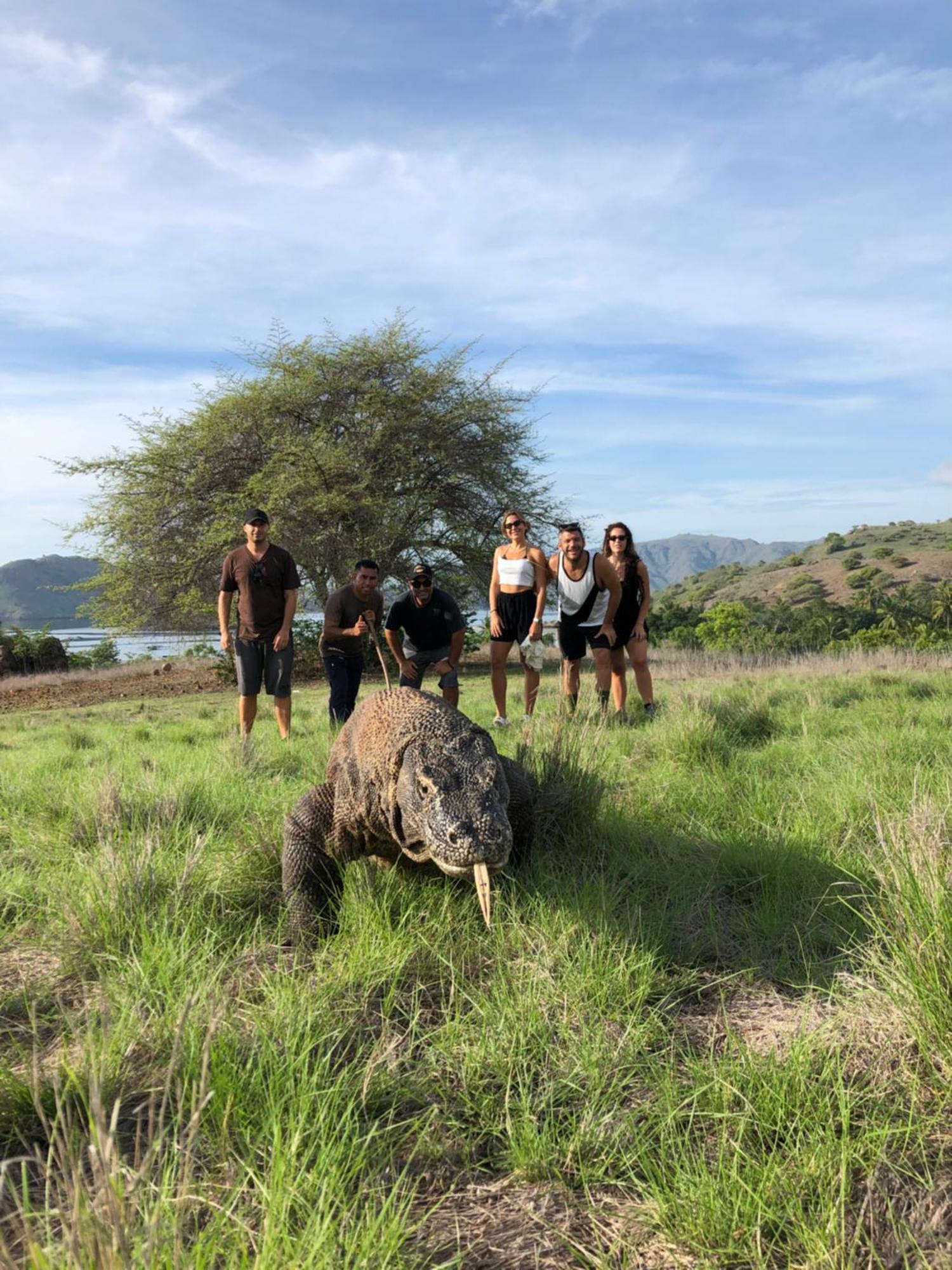 Dua Putri Komodo Homestay Kültér fotó