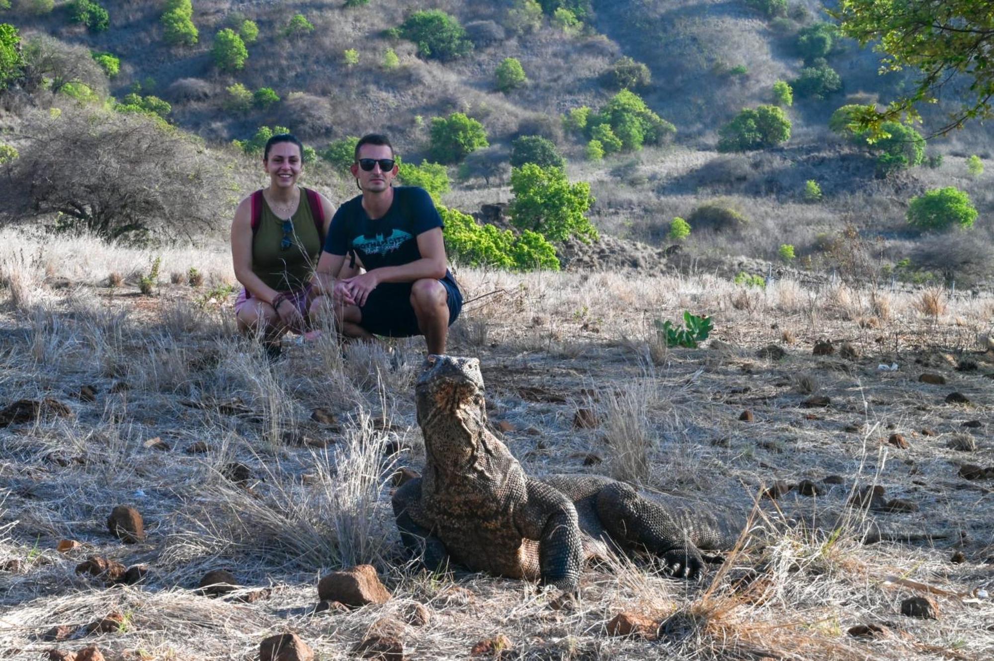 Dua Putri Komodo Homestay Kültér fotó