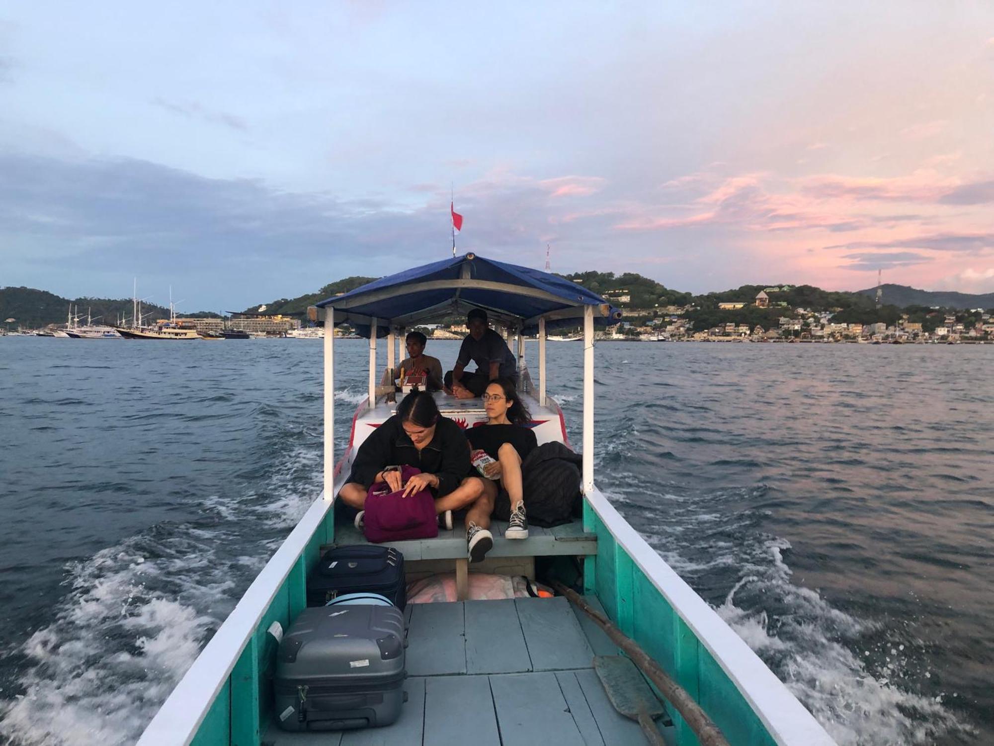 Dua Putri Komodo Homestay Kültér fotó