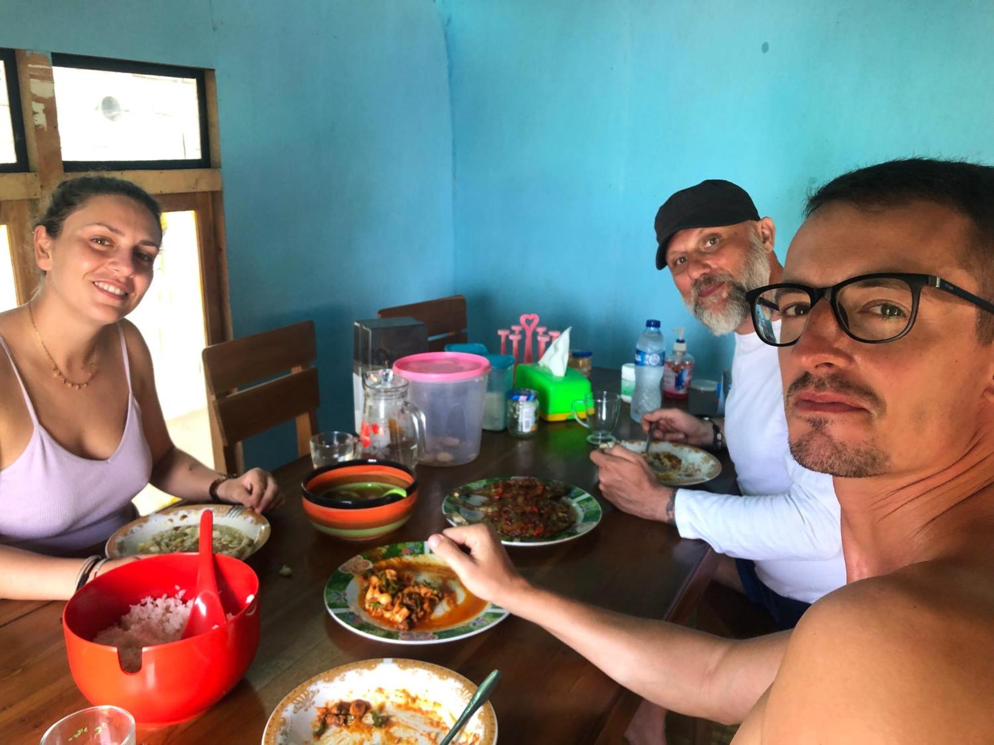 Dua Putri Komodo Homestay Kültér fotó
