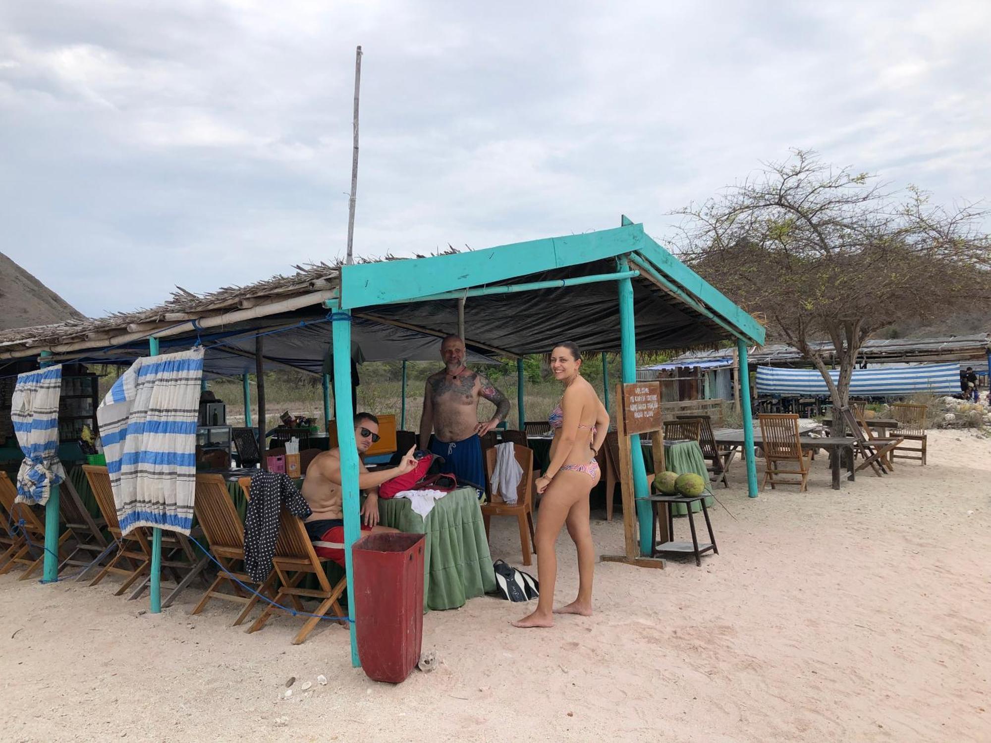 Dua Putri Komodo Homestay Kültér fotó