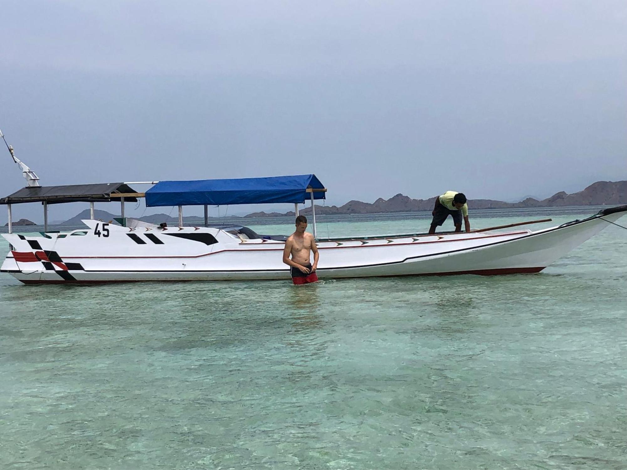 Dua Putri Komodo Homestay Kültér fotó