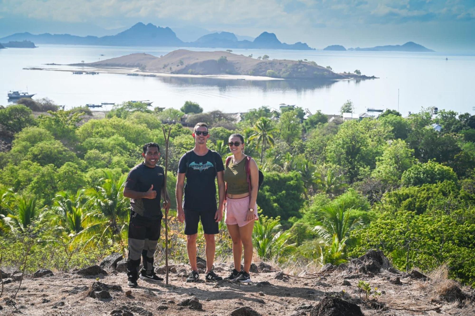 Dua Putri Komodo Homestay Kültér fotó