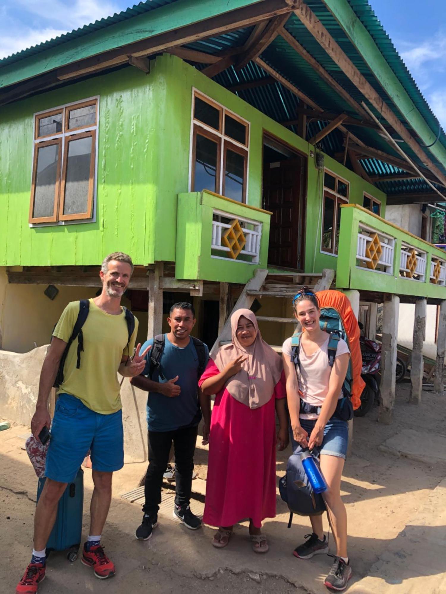 Dua Putri Komodo Homestay Kültér fotó