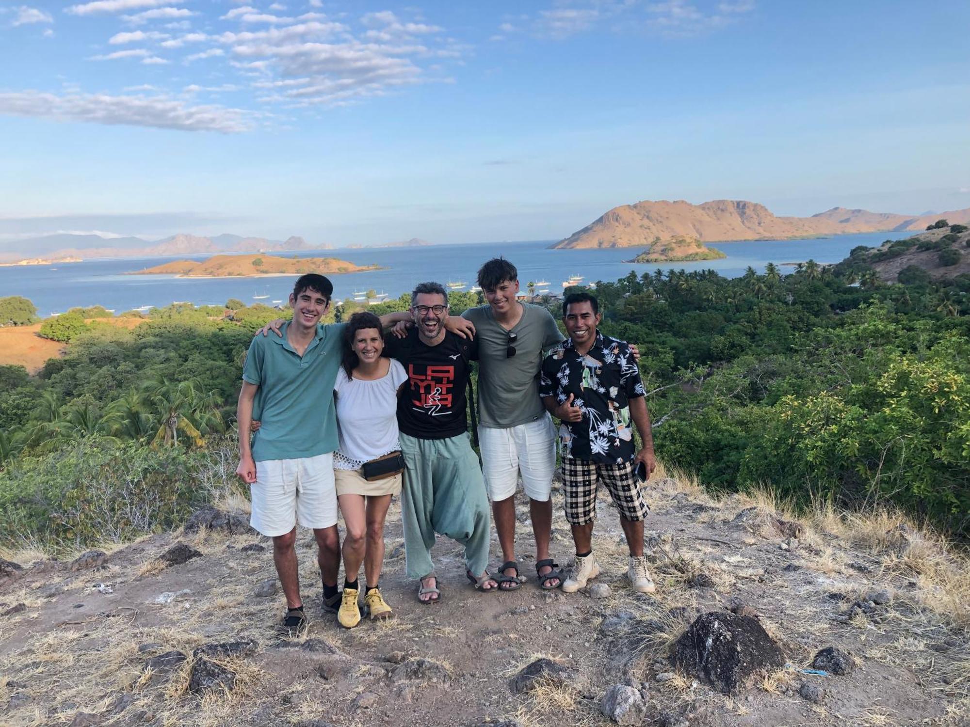 Dua Putri Komodo Homestay Kültér fotó