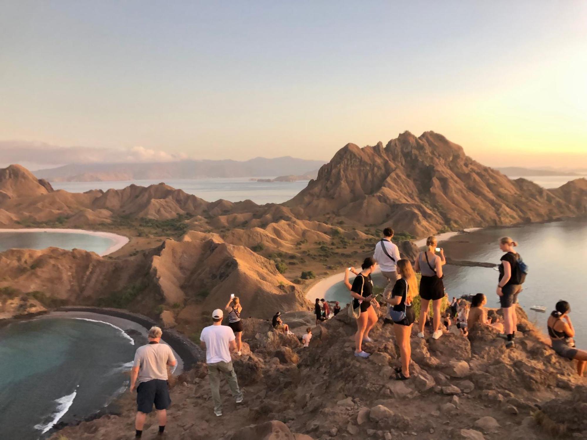 Dua Putri Komodo Homestay Kültér fotó