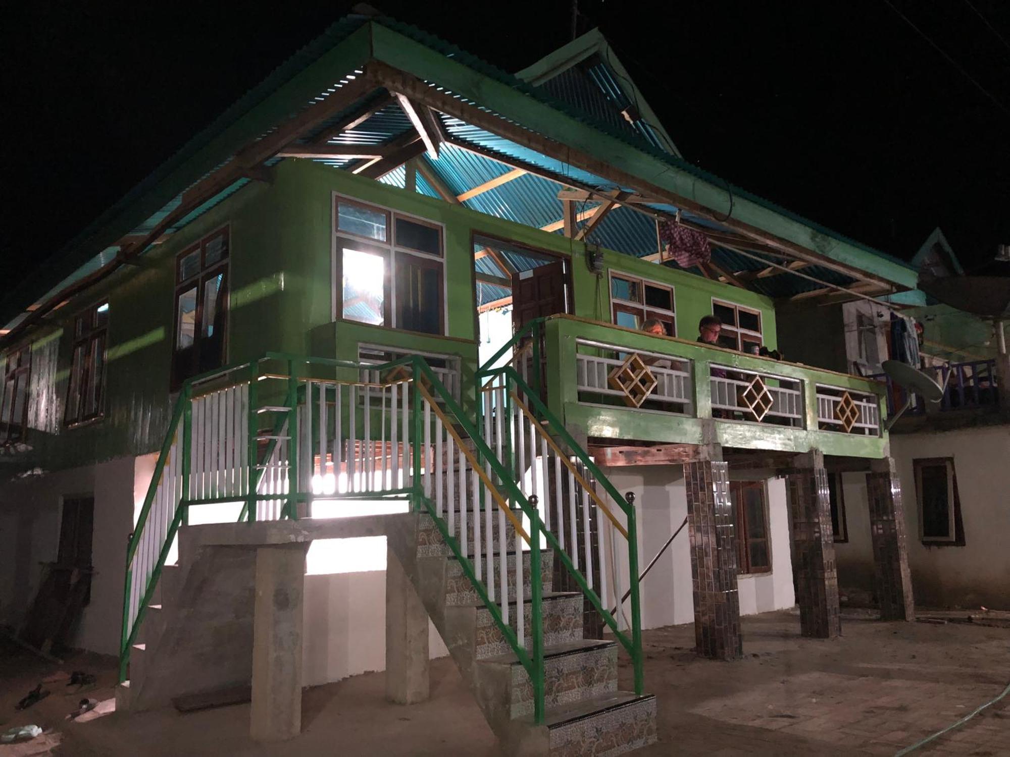 Dua Putri Komodo Homestay Kültér fotó