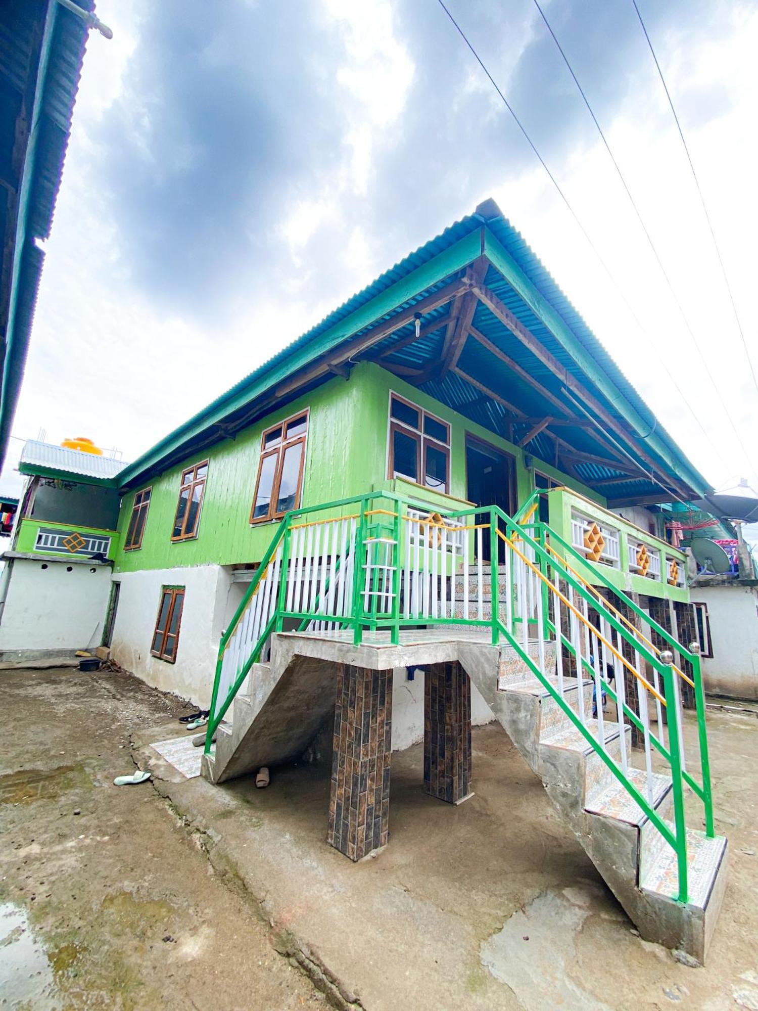 Dua Putri Komodo Homestay Kültér fotó